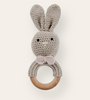 Hochet lapin tricoté à la main 100% coton et bois de hêtre rose